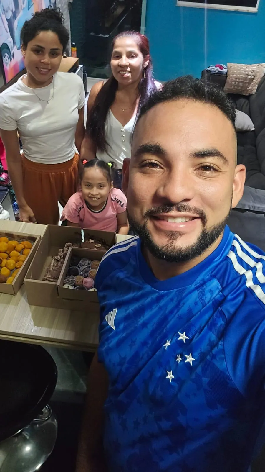 Heitor Maciel com família em momento de união